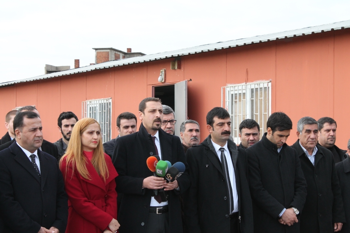 Kobani olaylarında taş atanları savundular
